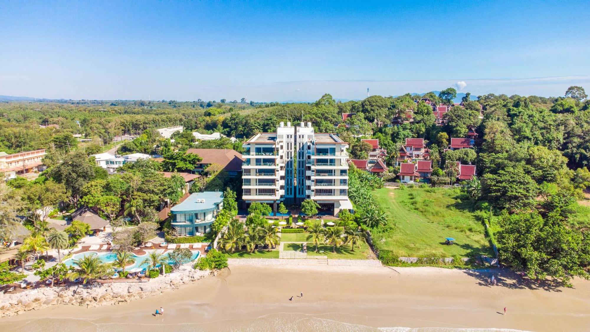 Escape Condominiums Beachfront Suites - Mae Phim Rayong Dış mekan fotoğraf