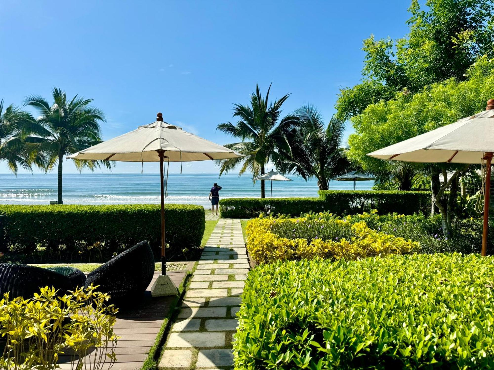 Escape Condominiums Beachfront Suites - Mae Phim Rayong Dış mekan fotoğraf